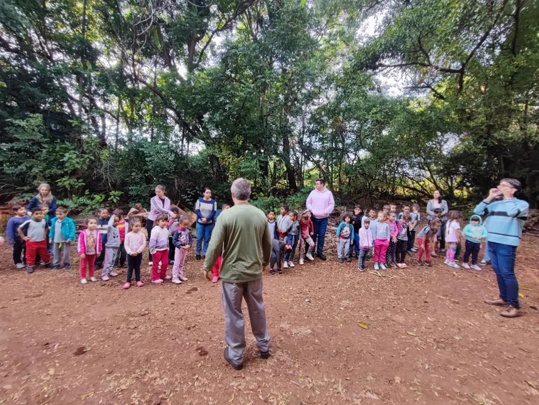 Educação ambiental em campo com a comunidade escolar